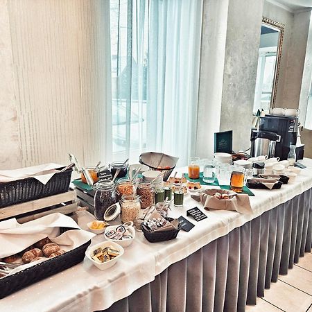 Hotel I Restauracja W Luboniu Kültér fotó