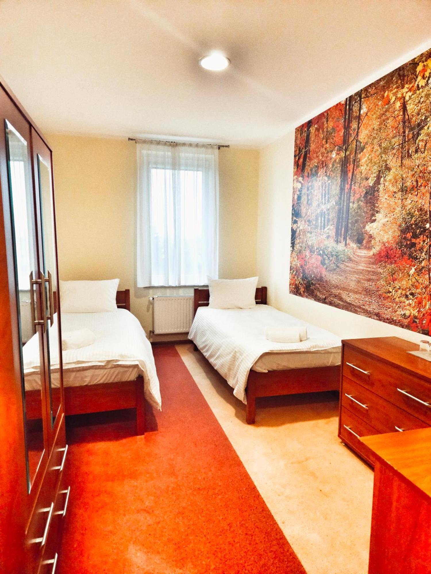 Hotel I Restauracja W Luboniu Kültér fotó