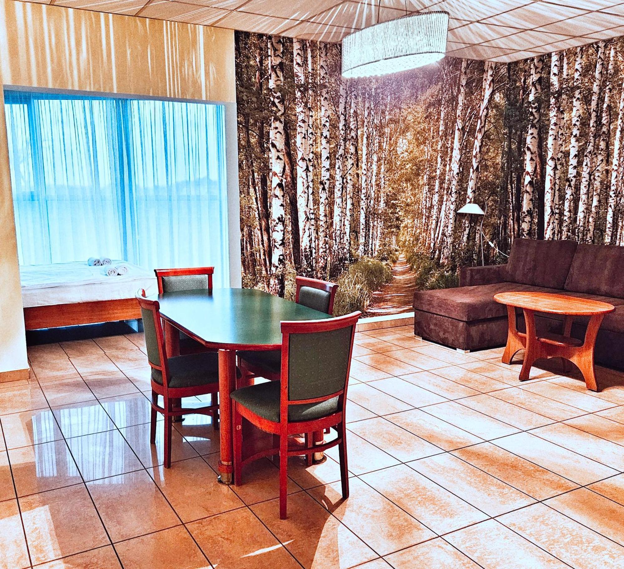 Hotel I Restauracja W Luboniu Kültér fotó