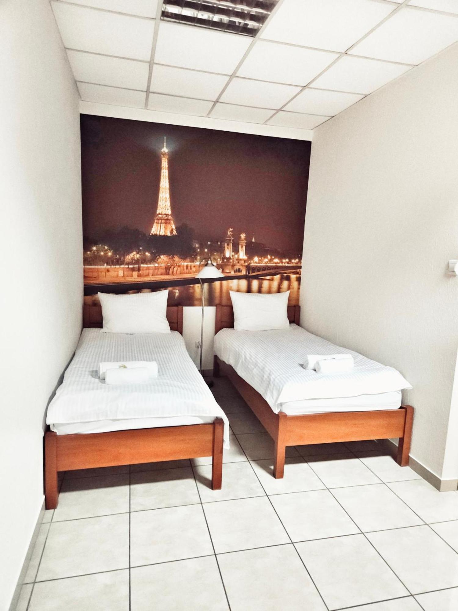 Hotel I Restauracja W Luboniu Kültér fotó