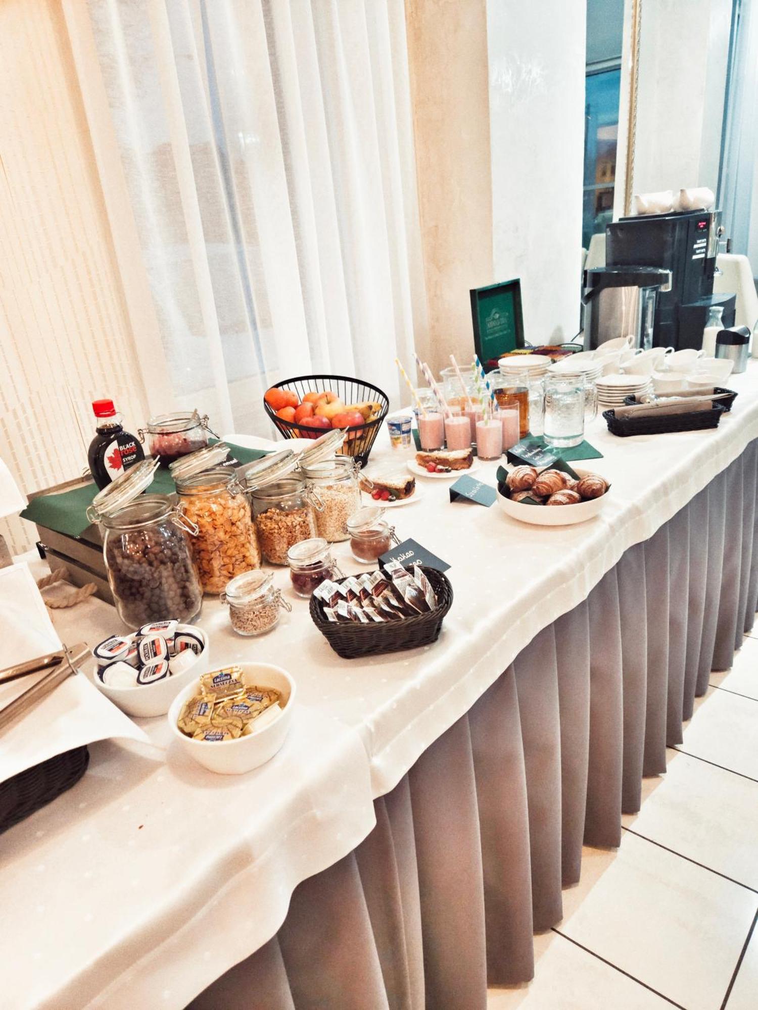 Hotel I Restauracja W Luboniu Kültér fotó