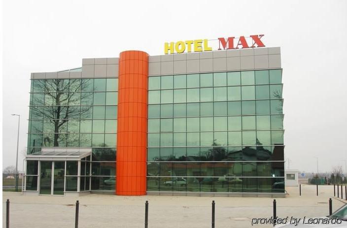 Hotel I Restauracja W Luboniu Kültér fotó