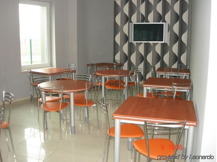 Hotel I Restauracja W Luboniu Étterem fotó